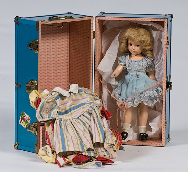 Madame Alexander Doll in Trunk 15fe07