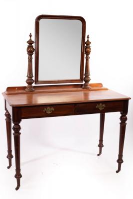 A Victorian mahogany dressing table 2dc567