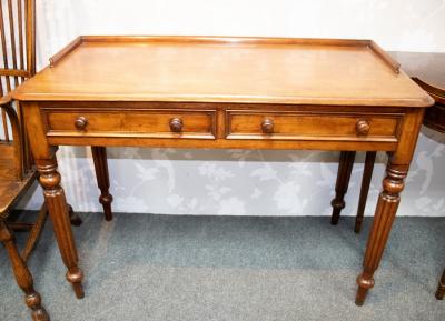 A Victorian mahogany dressing table  2ddba8