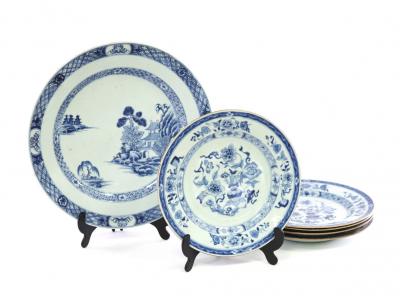 Three Chinese export blue and white 2dc960