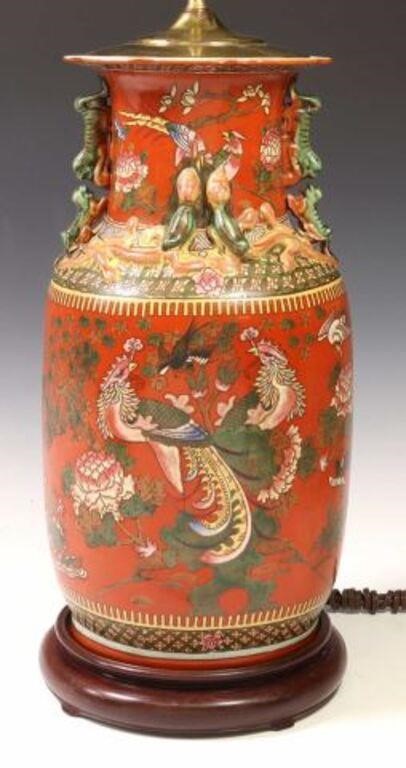 LARGE CHINESE PORCELAIN VASE TABLE 2f74a5