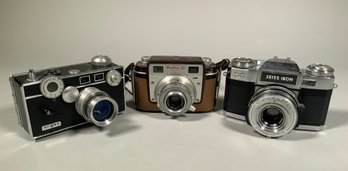 Three vintage 35mm film cameras 3072ab