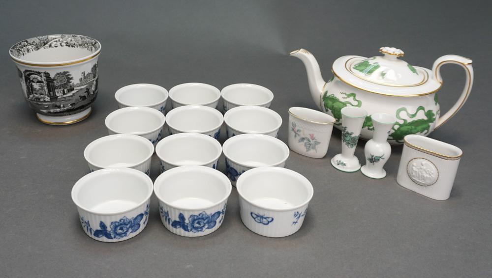 GROUP OF PORCELAIN ARTICLES INCLUDING  32b9ed
