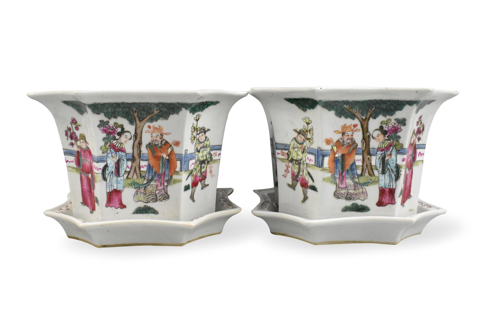 PAIR OF FAMILLE ROSE PLANTERS W  33a348