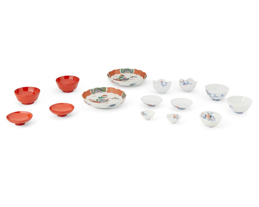 A GROUP OF JAPANESE PORCELAIN AND 3433b5