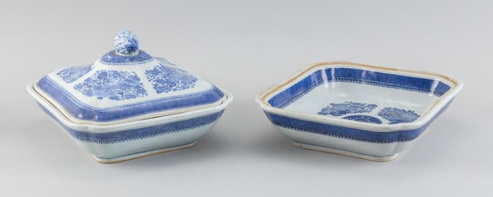 TWO CHINESE EXPORT BLUE AND WHITE 34bdbc