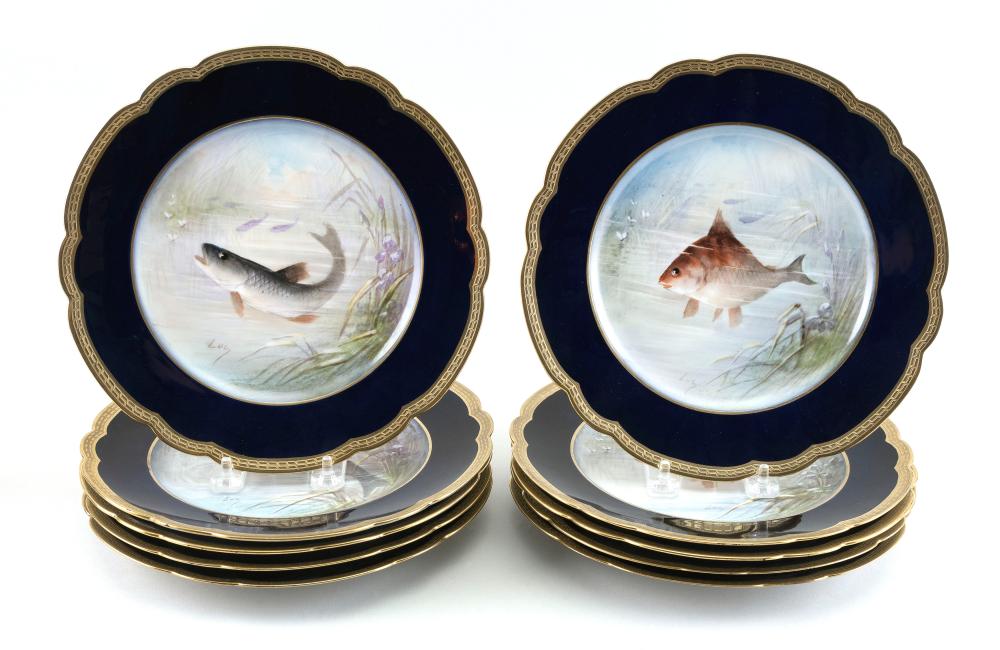 SET OF TEN LIMOGES PLATES WITH 34e652