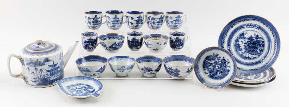 COLLECTION OF CHINESE EXPORT BLUE 34ebbe
