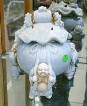 Japanese Porcelain Pouch   368835