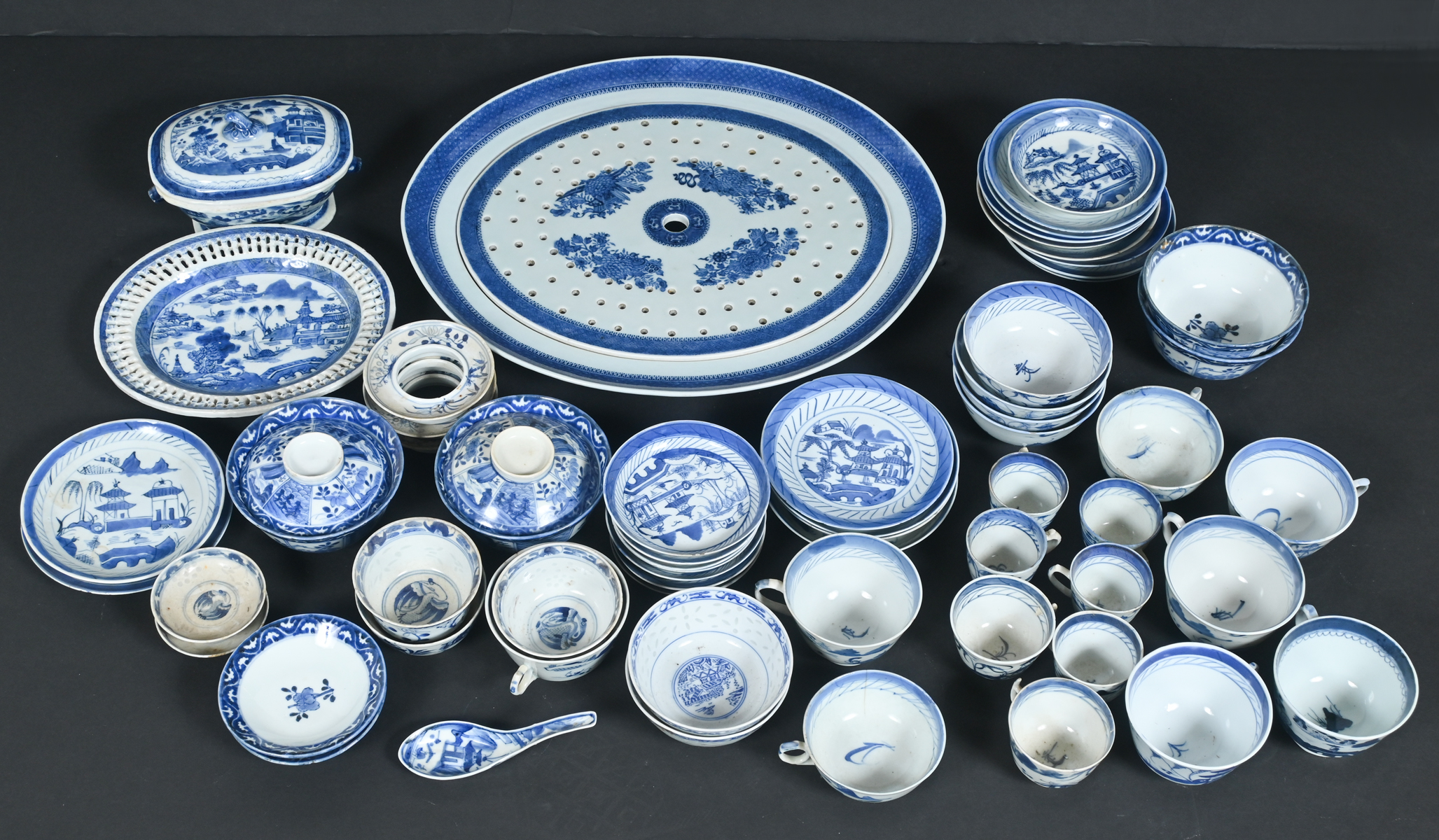 CHINESE BLUE WHITE CANTON PORCELAIN 36a263