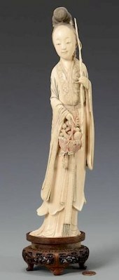 LARGE CHINESE CARVED IVORY   389a9d