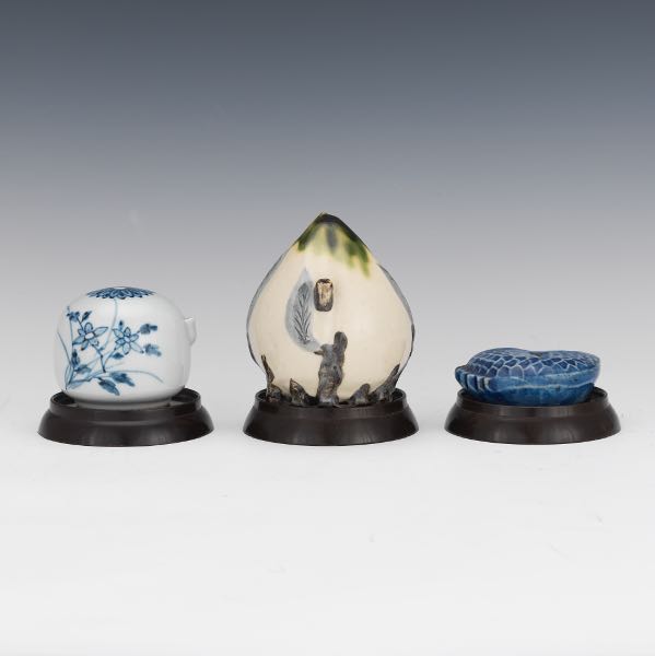 THREE KOREAN PORCELAIN WATER DROPPERS 3a0c9a