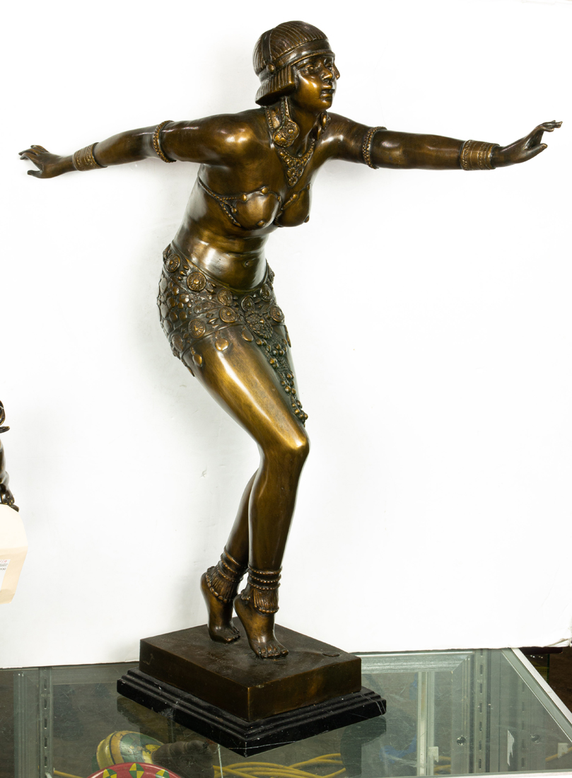 AN ART DECO STYLE PATINATED BRONZE 3b4278