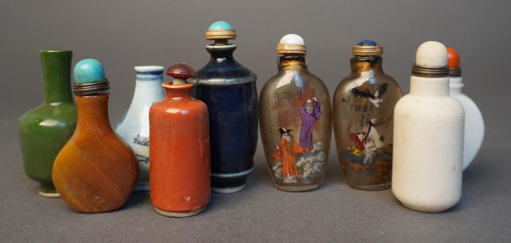 GROUP OF CHINESE SNUFF BOTTLES 3c6e38