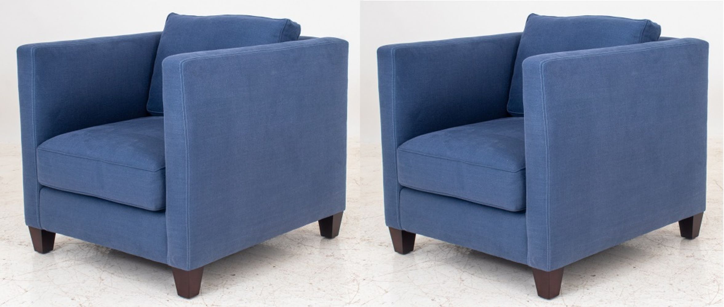 MODERN SQUARE UPHOLSTERED ARM CHAIRS  3cf0c5