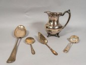 LOT OF SILVERPLATE5 pieces of silverplate:
Oneida