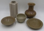 GROUPING OF (5) CHINESE EARTHENWARE