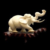 AFRICAN CARVED ELEPHANT FIGURINEAfrican