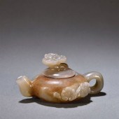A CHINESE CARVED JADE TEA POTHt.4.7cm