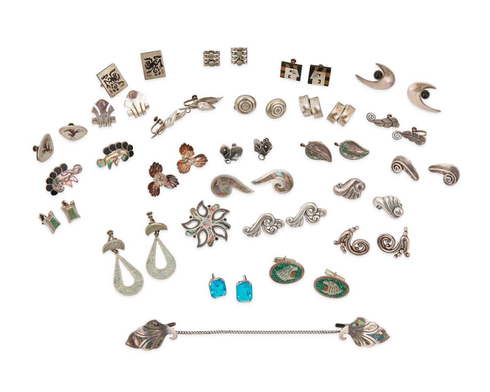 A LARGE GROUP OF SILVER JEWELRYA 3d0f22