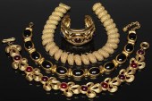 GROUP OF COSTUME JEWELRY   3d3119