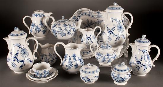 Meissen blue "Onion" pattern porcelain 32-piece