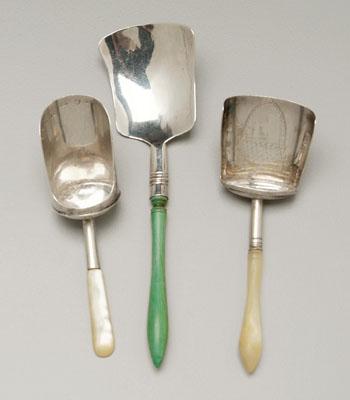 Three English silver caddy spoons  92f81