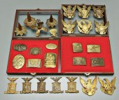28 pieces military insignia: brass mounts,