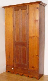 19TH CENTURY SINGLE DOOR PINE WARDROBE  b8cc4