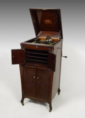 1914 VICTOR VICTROLA VV XI WITH RECORDS: