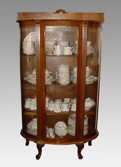 OAK CARVED BOWFRONT CHINA CABINET  b9e7f