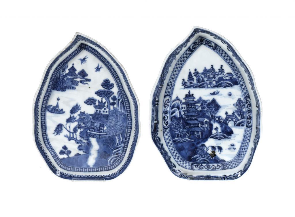 TWO CHINESE PORCELAIN LEAF SHAPED 10953d