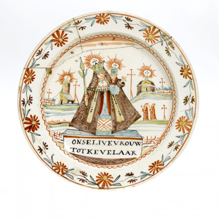 A STAFFORDSHIRE CREAMWARE PLATE enamelled 1095d1