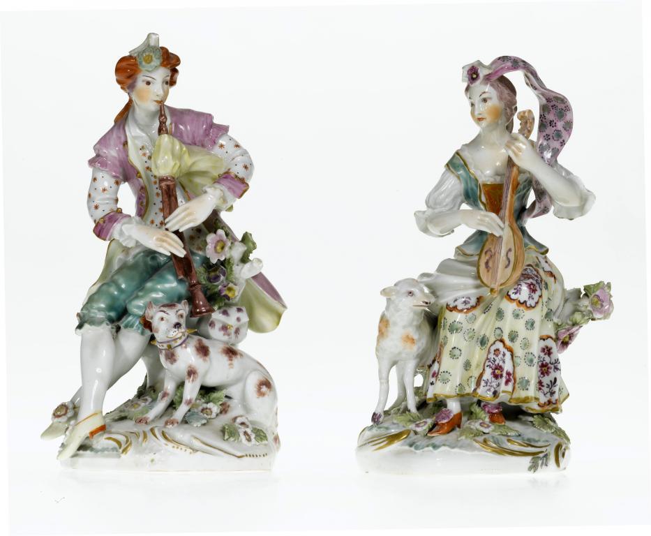 A PAIR OF DERBY FIGURES OF MANDOLIN 109710