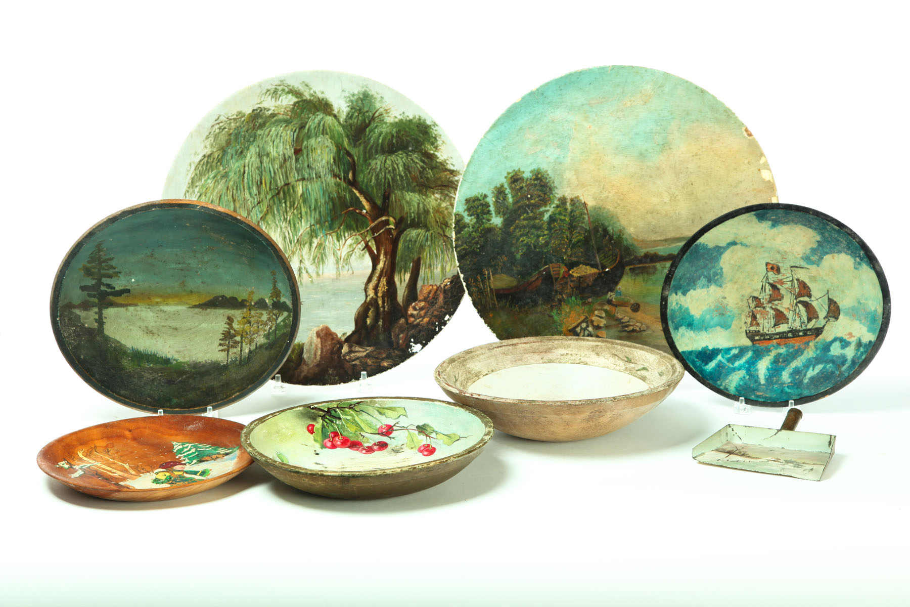 SEVEN FOLKSY PAINTED BOWLS AND 10c288