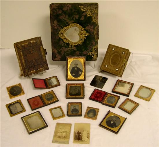 Victorian photo albums containing 10a69a