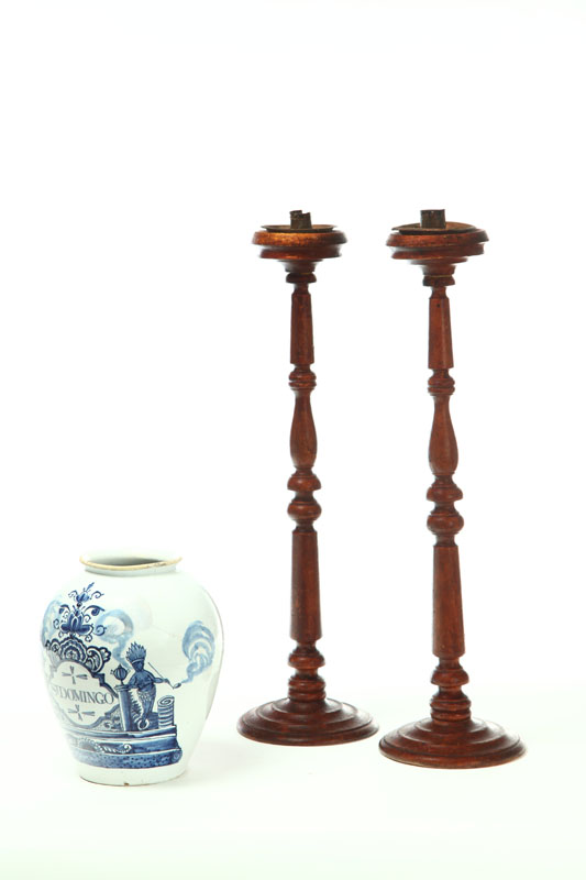 PAIR OF CANDLESTICKS AND A DELFT 10a8f8