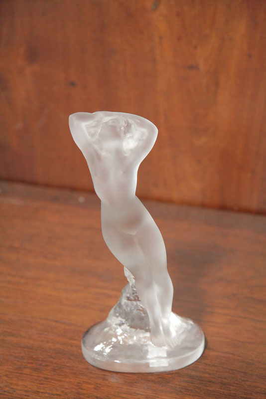 LALIQUE FIGURE Frosted glass nude 110471