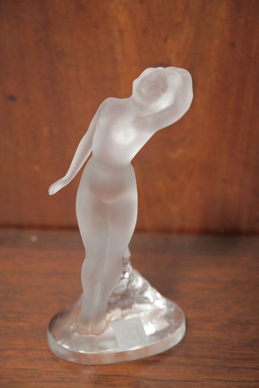 LALIQUE FIGURE Frosted glass nude 110478
