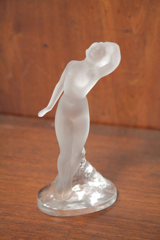 LALIQUE FIGURE Frosted glass nude 110474