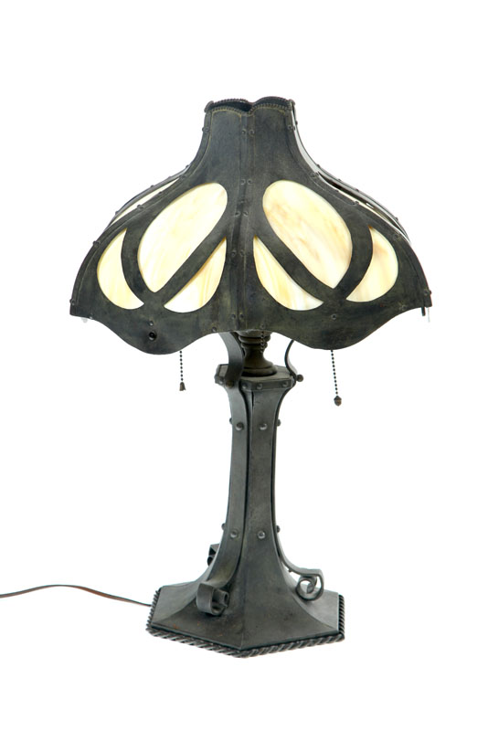 BRADLEY HUBBARD TABLE LAMP  1114b4