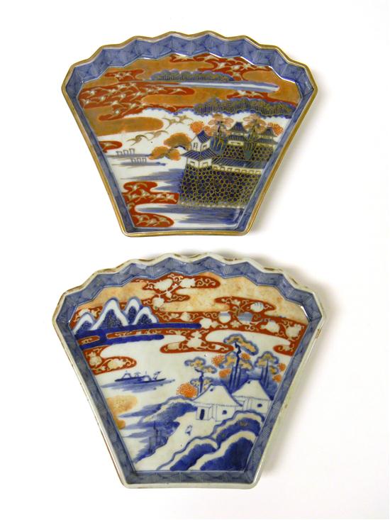 Two similar Japanese Imari porcelain 111727
