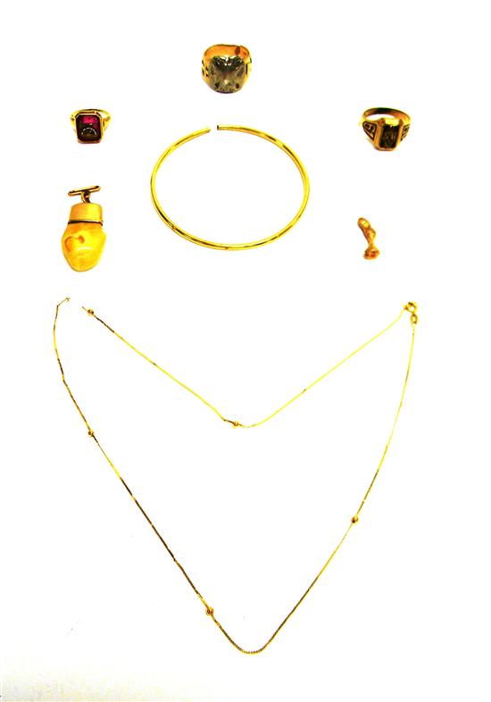 JEWELRY: ASSORTED GOLD ITEMS  seven