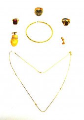 JEWELRY ASSORTED GOLD ITEMS seven 111749