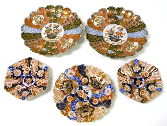 Five pieces of Imari: pair of small Japanese