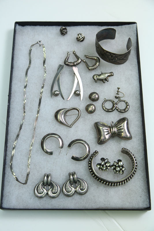 FOURTEEN PIECES JEWELRY Most are 111c50