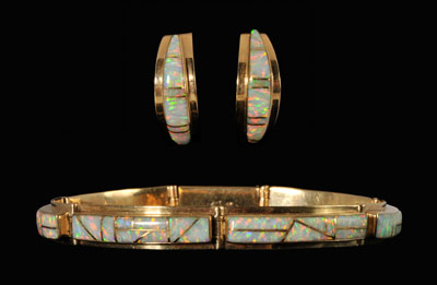 Gold and opal bracelet and earrings 114802