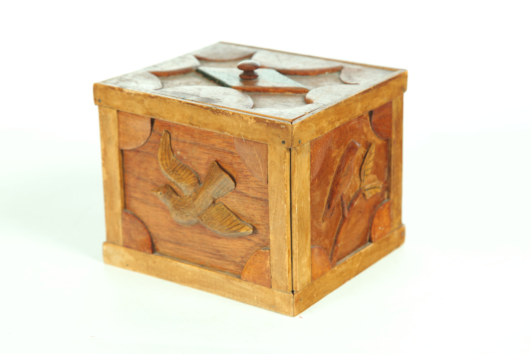 FOLKSY CARVED BOX American late 117008