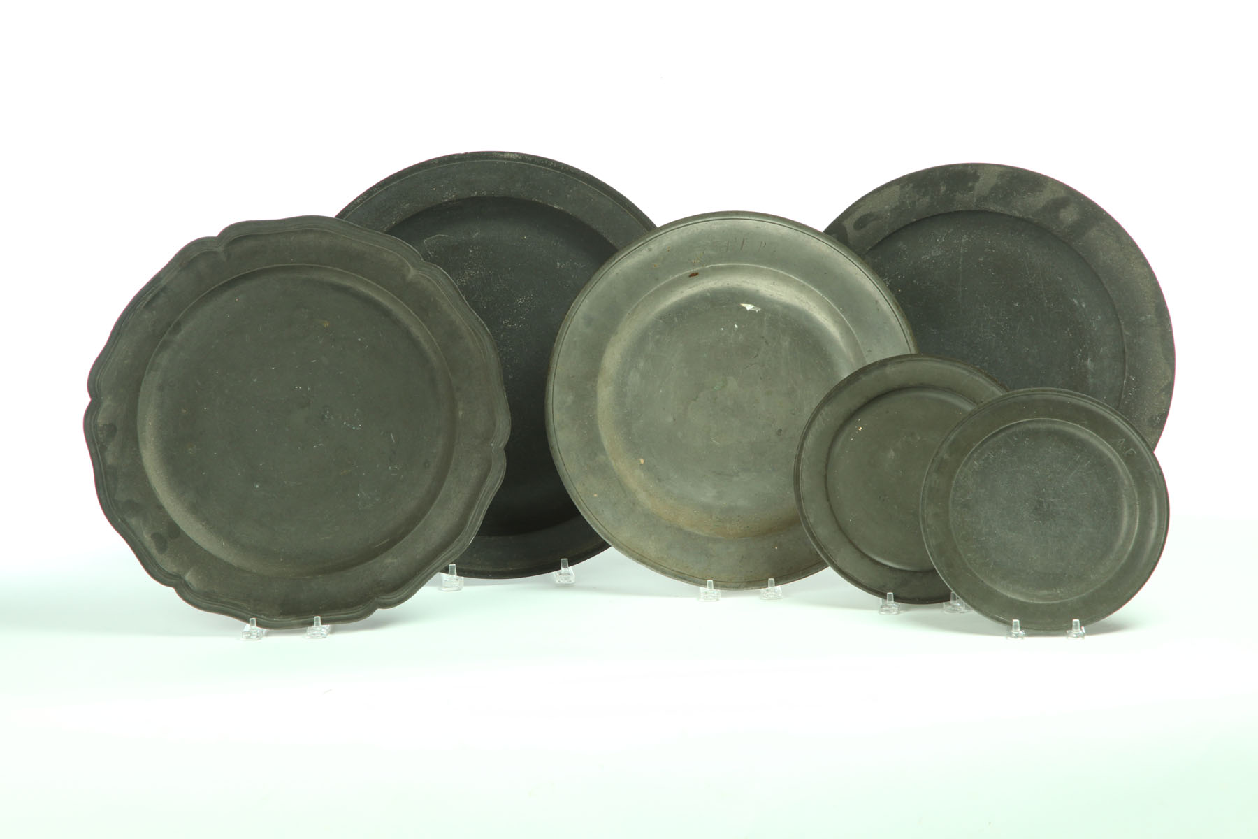 SIX PEWTER PLATES AND CHARGERS  1170a2
