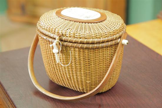 NANTUCKET STYLE BASKET PURSE WITH 117304